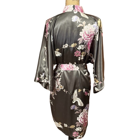 NWT Kim+Ono Chrysanthemum Floral And Crane Short Robe - Picture 4 of 11